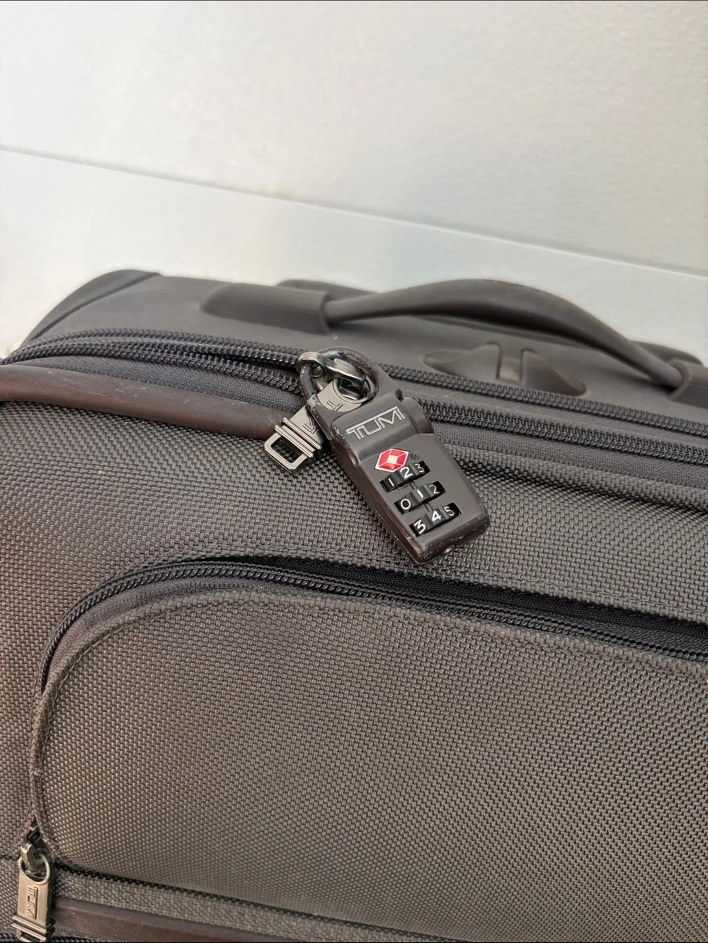 TUMI Alpha 2 Carry-On Luggage Tumi Alpha 22020 Expandable Luggage 22020GY4